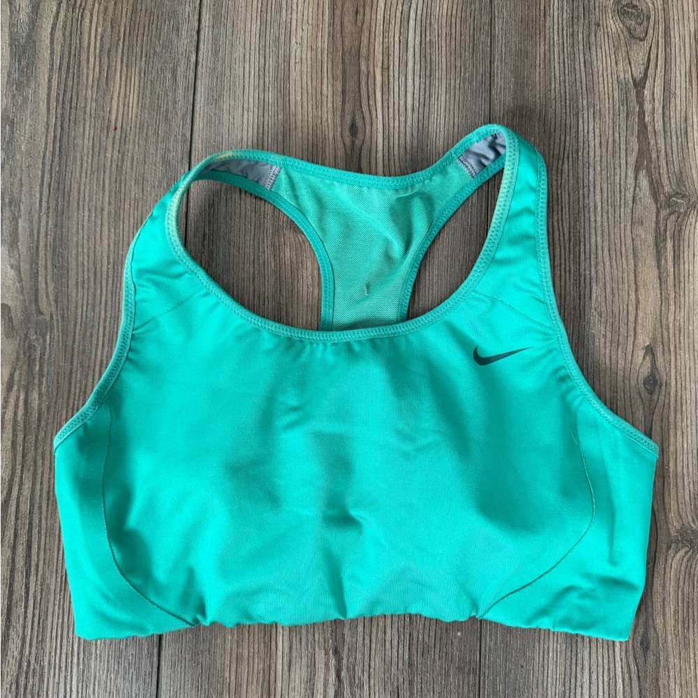Nike sports bra size medium